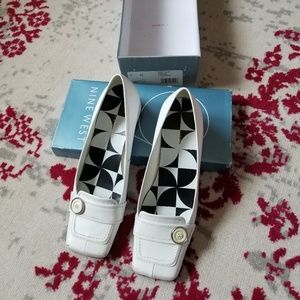 Square toe mod white flats sz 9 Nine West